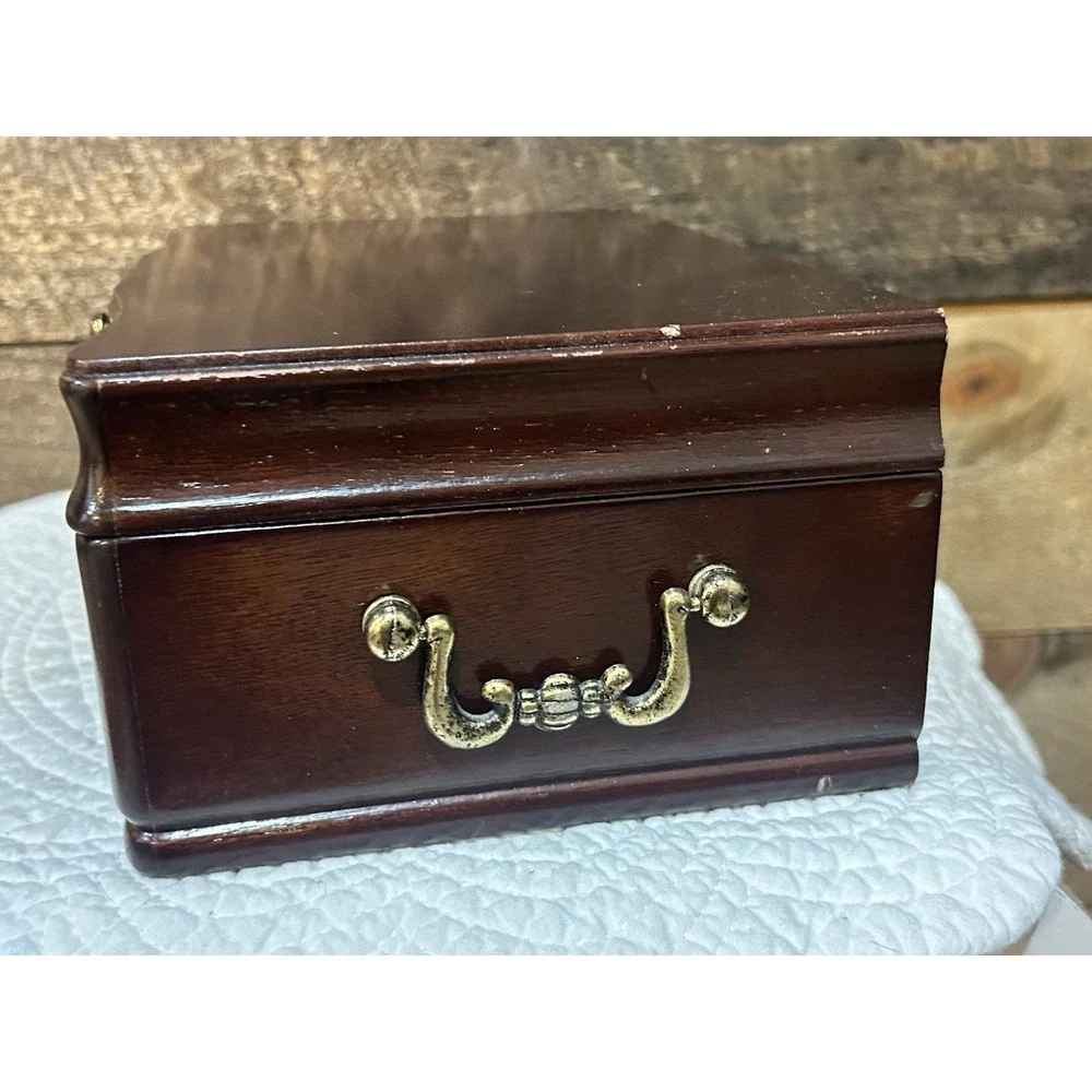 VTG MAHOGANY (?) JEWELRY BOX W/REMOVABLE TRAY & CORAL LINING